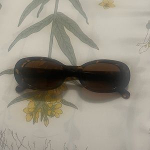 Oval brown tortoise sunnies